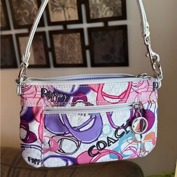 Authentic COACH 1941 POPPY shimmery Leather/thick Cotton zip closure wristlet - Picture 2 of 14